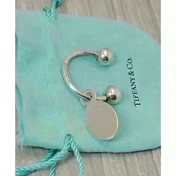 Tiffany & Co Sterling Silver Return to Tiffany Oval Tag Screwball Key Ring - Picture 3 of 7